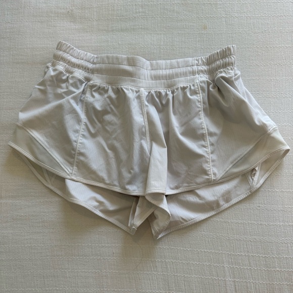lululemon athletica Pants - Lululemon Hotty Hot Low-Rise Lined Short 2.5"